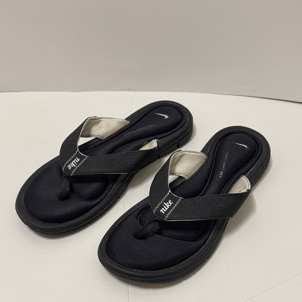 Nike Black and Cream Flip-Flop Sandals